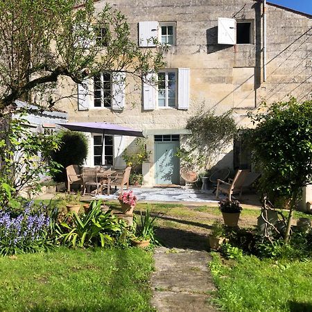 L'Heure Bleue Bed & Breakfast Saintes Bagian luar foto