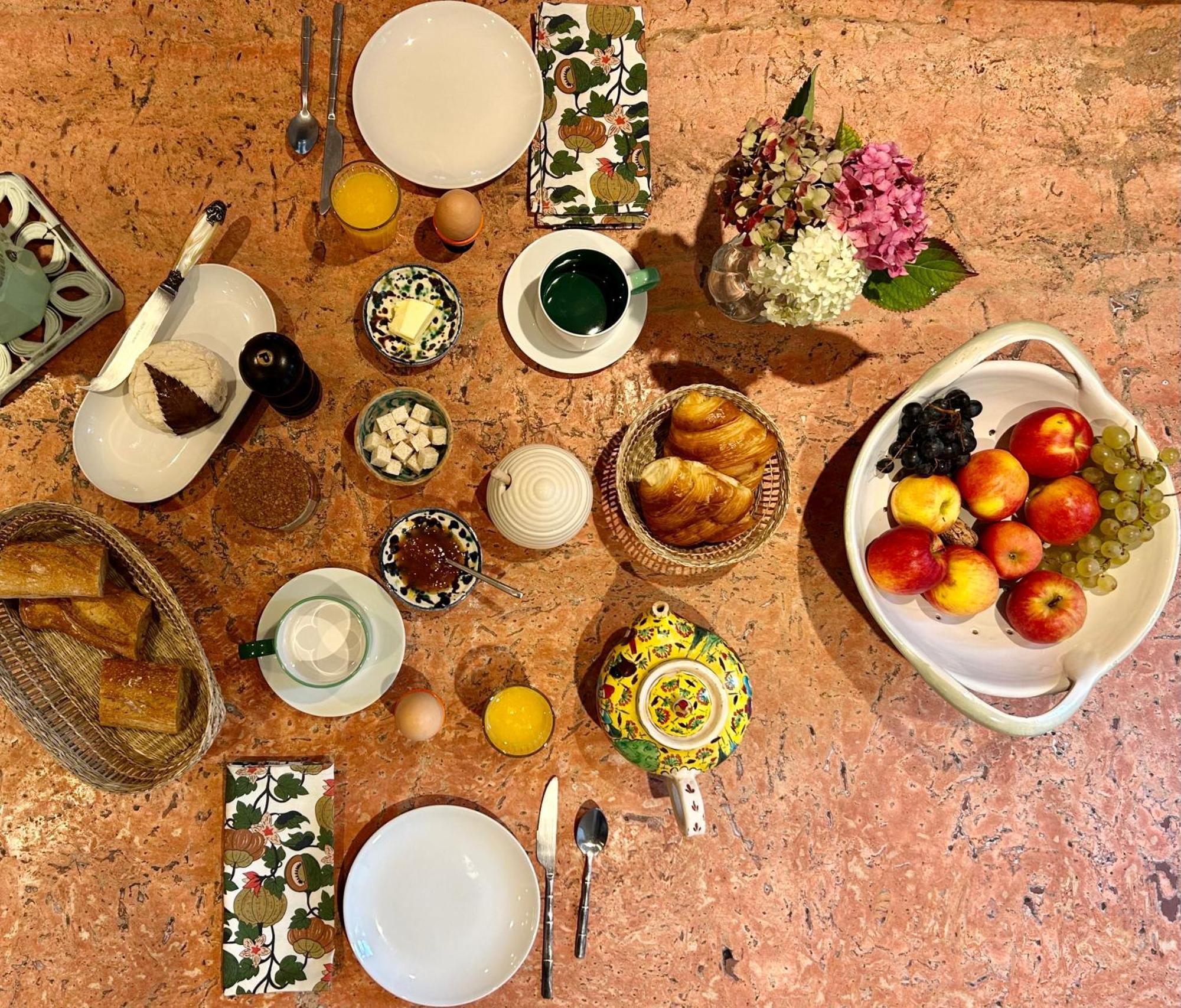 L'Heure Bleue Bed & Breakfast Saintes Bagian luar foto