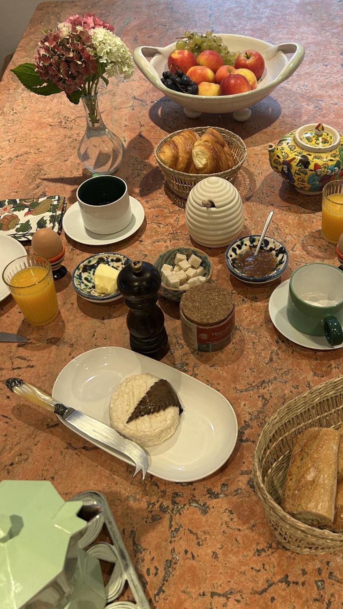 L'Heure Bleue Bed & Breakfast Saintes Bagian luar foto