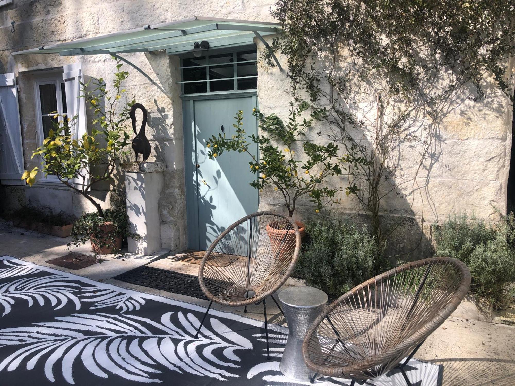 L'Heure Bleue Bed & Breakfast Saintes Bagian luar foto