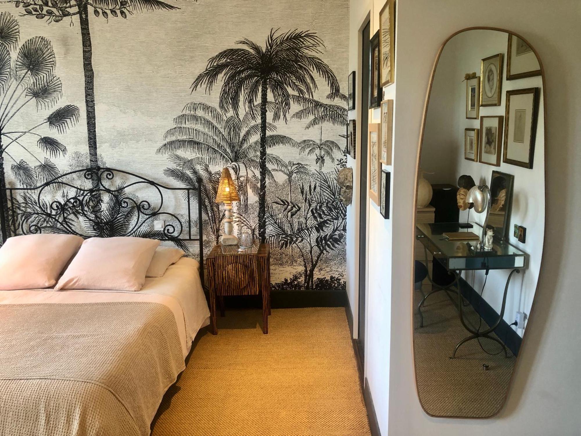 L'Heure Bleue Bed & Breakfast Saintes Bagian luar foto